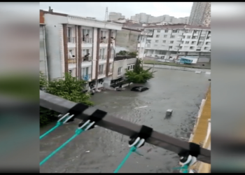 İstanbul’da şiddetli sağanak yağış nedeniyle su baskınları yaşanıyor