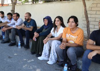 HDP’li gençler Şenyaşar ailesiyle birlikte nöbette