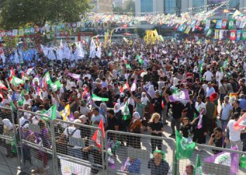 HDP’nin “Çözüm Biz’de” mitingine akın var