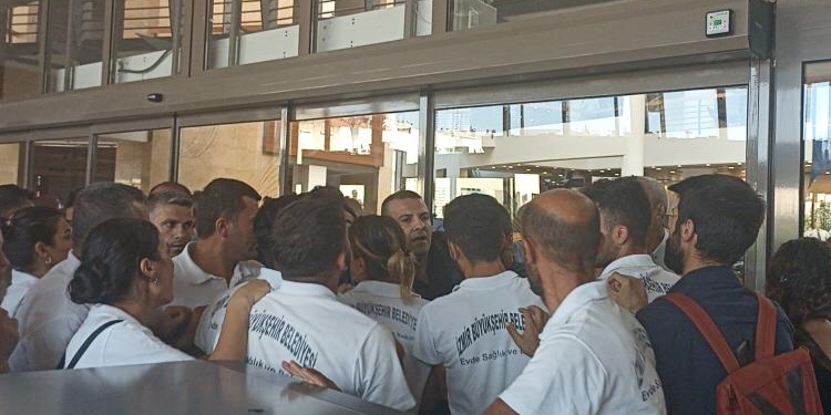 İzmir Belediyesi, kendi işçisini darp ettirdi İzmir Belediyesi, kendi işçisini darp ettirdi