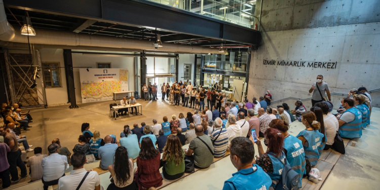 İzmir’de asbestli gemiye karşı ortak mücadele kararı İzmir’de asbestli gemiye karşı ortak mücadele kararı