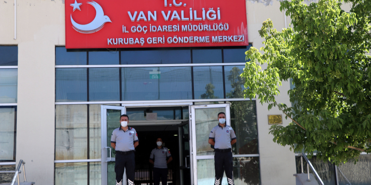 Kaçan: Geri Gönderme Merkezleri tıpkı cezaevleri gibi Kaçan: Geri Gönderme Merkezleri tıpkı cezaevleri gibi