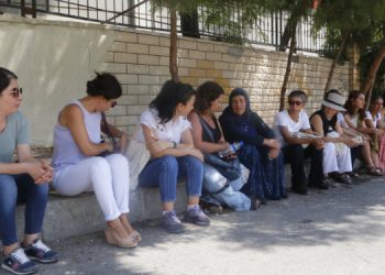 KESK’li kadınlar Emine Şenyaşar ile birlikte nöbette
