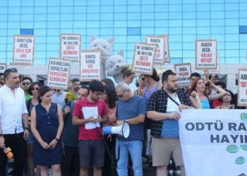 ODTÜ’lüler belediye önünde seslendi: Mansur elini ODTÜ’den çek