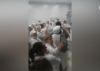 Salcomp Xiaomi’de işten çıkarılan işçiler haklarının gasp edilmesine karşı fabrikaya kapandı
