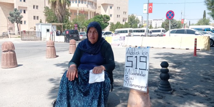 Şenyaşar ailesi: Adalet gelmeden bu kapıdan ayrılmayacağız Şenyaşar ailesi: Adalet gelmeden bu kapıdan ayrılmayacağız