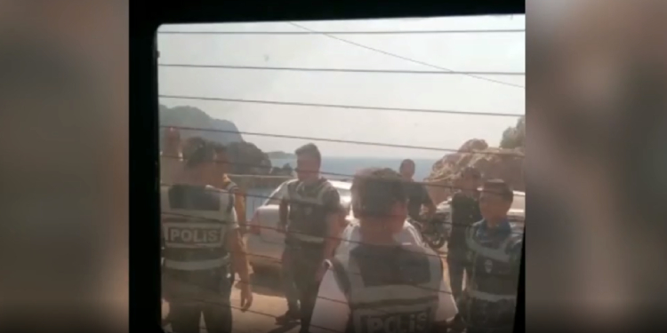 Sinpaş’ın kaçak inşaatında nöbete başlayan çevreciler gözaltına alındı Sinpaş’ın kaçak inşaatında nöbete başlayan çevreciler gözaltına alındı