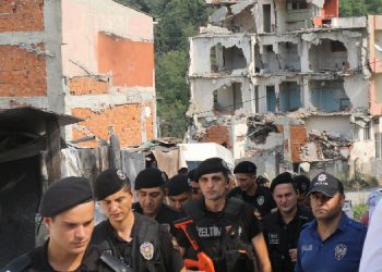 Şirkete peşkeş çekilen Hacıhüsrev’de halk sokağa atıldı