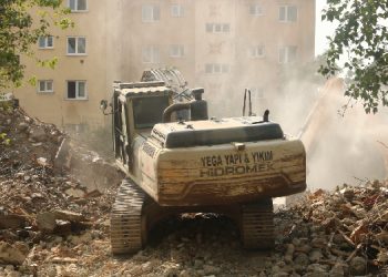 Tozkoparan’da yıkım devam ediyor