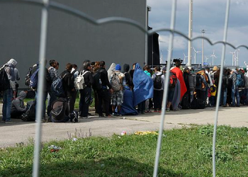 AB: Suriyelilerin ülkelerine dönüşünü destekliyoruz ancak şartlar henüz oluşmadı