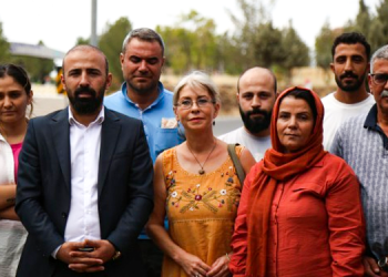 Akkaya’dan konser yasağına tepki: Şarkı söylemeye devam edeceğim