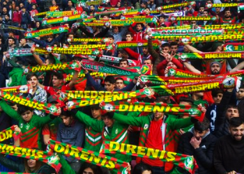 Amedspor taraftarlarına “İstiklal Marşı’nda ayağa kalkmadı” davası