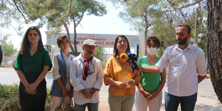 Açlık grevinin sürdüğü cezaevinin savcısıyla görüşme: Talepler karşılansın Açlık grevinin sürdüğü cezaevinin savcısıyla görüşme: Talepler karşılansın