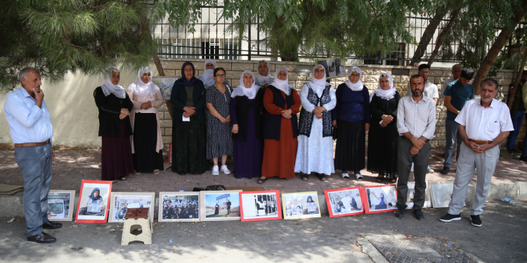 Batman’dan Şenyaşar ailesine ziyaret Batman’dan Şenyaşar ailesine ziyaret