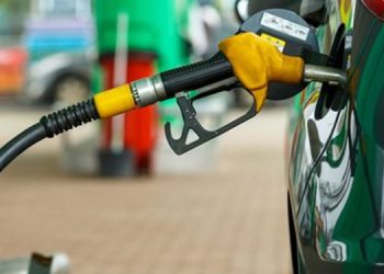 Benzine büyük zam geliyor: Akaryakıt fiyatları gece yarısı değişecek