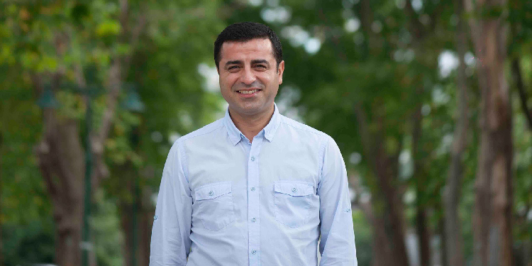Demirtaş: “Seçim olmayacak, yapmayacak, gitmeyecek” diyenlerden kesinlikle uzak durmalısınız Demirtaş: “Seçim olmayacak, yapmayacak, gitmeyecek” diyenlerden kesinlikle uzak durmalısınız