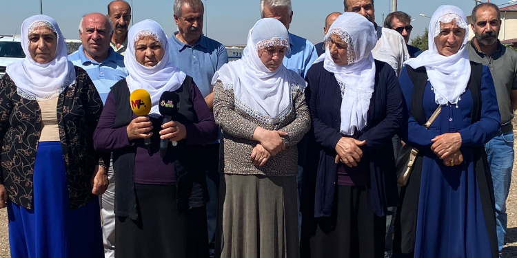 Tutuklu yakınları: Ölüm döşeğindeki hasta tutukluları bırakın Tutuklu yakınları: Ölüm döşeğindeki hasta tutukluları bırakın