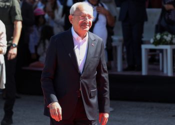 Kılıçdaroğlu’nun İstanbul’da yaptığı konuşma sırasında bir genç ‘Aday olma’ diye seslendi