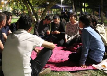 Nöbet tutan öğrencilere polis şiddeti