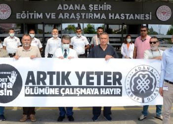 Sağlık çalışanları Tuğrul Okudan için eylemde