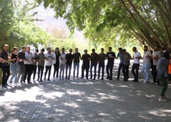 Turnuvaya katılan gençler piknikte bir araya geldi