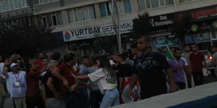 Van’da polisler gazetecilere silah çekip ölümle tehdit etti Van’da polisler gazetecilere silah çekip ölümle tehdit etti