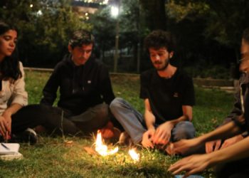 Yurt sorunu yaşayan öğrenciler “Çatımız Gökyüzü” nöbeti başlattı