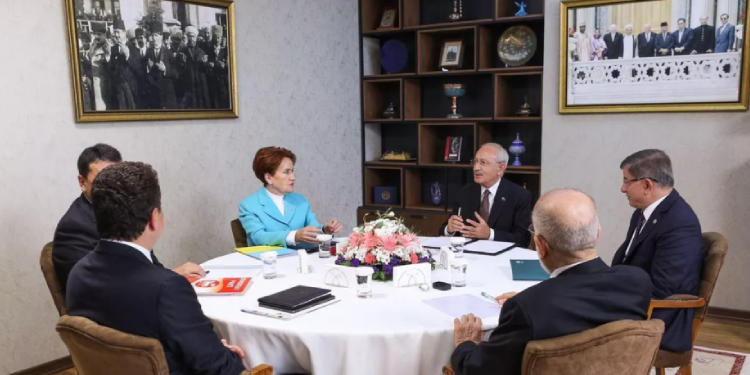 6’lı masanın genel başkanları “deprem” gündemiyle toplanıyor 6’lı masanın genel başkanları “deprem” gündemiyle toplanıyor