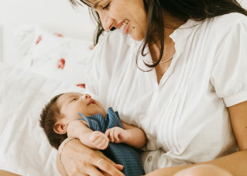 Mikroplastikler ilk kez anne sütünde bulundu