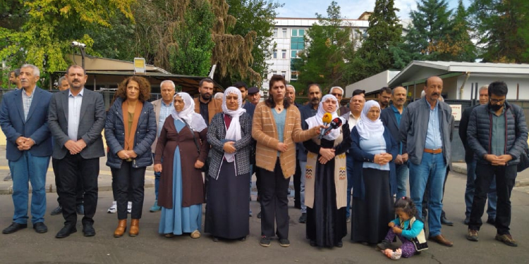 Adliye önünde ‘tutuklulara özgürlük’ açıklaması Adliye önünde ‘tutuklulara özgürlük’ açıklaması
