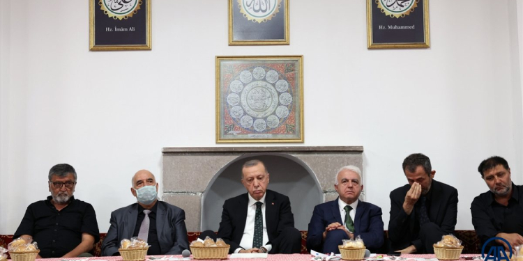 Alevi Bektaşi Federasyonu: Bakanlığa bağlı Alevi Başkanlığı kurmak Cemevlerine kayyum atamaktır Alevi Bektaşi Federasyonu: Bakanlığa bağlı Alevi Başkanlığı kurmak Cemevlerine kayyum atamaktır