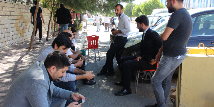 Bariyerler kaldırıldı, nöbet alanı araç parkına çevrildi Bariyerler kaldırıldı, nöbet alanı araç parkına çevrildi