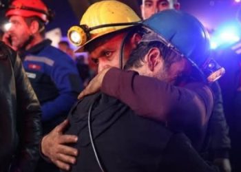 “Güneşi görmek için karanlığı kazıyoruz”