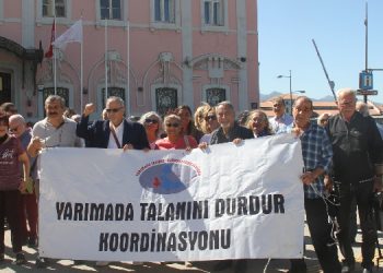 Çeşme’de talana karşı toplanan imzalar Turizm Müdürlüğü’ne teslim edildi