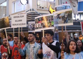 İzmir’de 20 genç gözaltına alındı