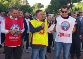 İzmir’de eğitim çalışanlarından “promosyon hakkı” protestosu