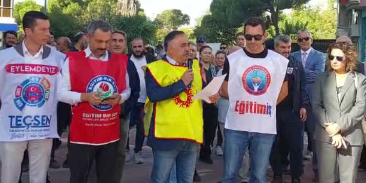 İzmir’de eğitim çalışanlarından “promosyon hakkı” protestosu İzmir’de eğitim çalışanlarından “promosyon hakkı” protestosu