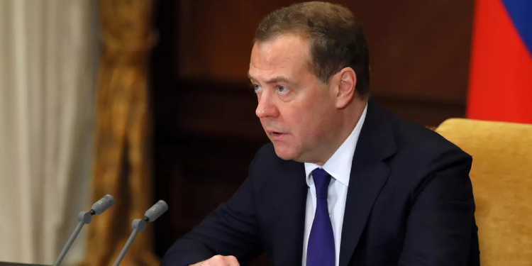 Medvedev: Birçok yerde düşmanımız var, bu nedenle en güçlü imha silahlarının üretimini artırıyoruz Medvedev: Birçok yerde düşmanımız var, bu nedenle en güçlü imha silahlarının üretimini artırıyoruz