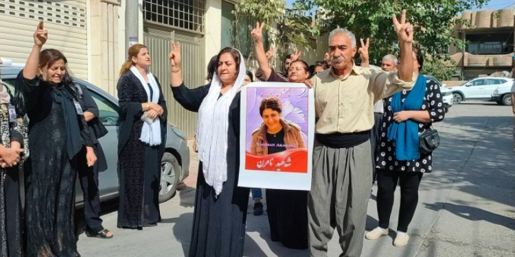 Nagihan Akarsel’in ailesi Süleymaniye’de Nagihan Akarsel’in ailesi Süleymaniye’de