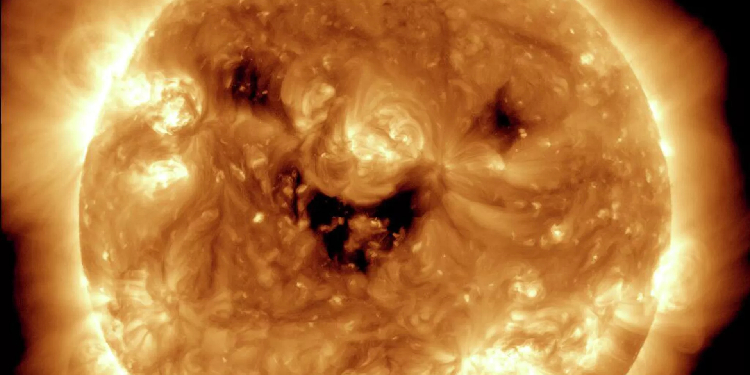 NASA, güneşin “gülüşünü” yakaladığı fotoğrafı paylaştı NASA, güneşin “gülüşünü” yakaladığı fotoğrafı paylaştı