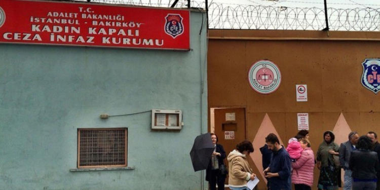 Tutuklu kadınlar kimyasal kullanıma karşı açlık grevinde Tutuklu kadınlar kimyasal kullanıma karşı açlık grevinde