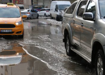 Gever’de 115 yerleşim yerinin yolu kapandı