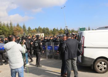 AYM önünde eğitim emekçilerine saldırı