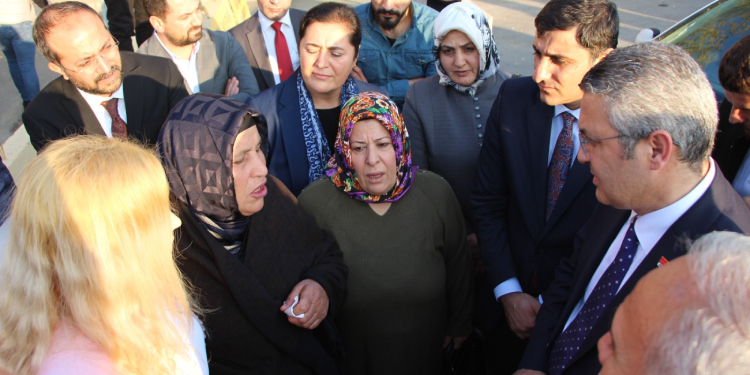CHP’den Şenyaşar ailesine ziyaret CHP’den Şenyaşar ailesine ziyaret