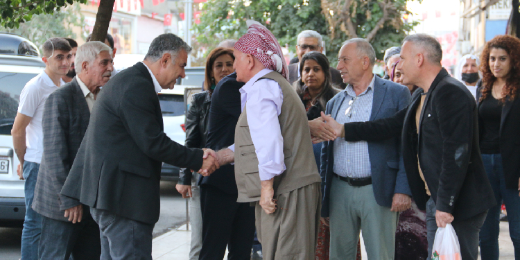 Cizre’de “İnsanlık yürüyüşü” hazırlıkları devam ediyor Cizre’de “İnsanlık yürüyüşü” hazırlıkları devam ediyor