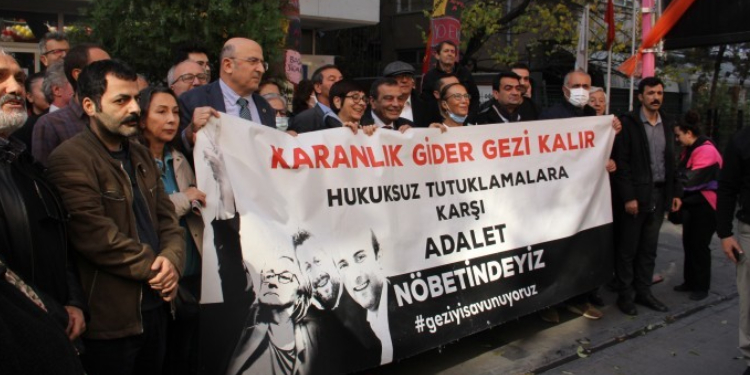 Gezi için Adalet Nöbeti 200’üncü gününde Gezi için Adalet Nöbeti 200’üncü gününde