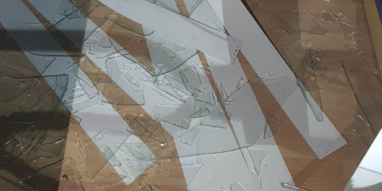 HDP Çukurova İlçe Örgütü’ne taşlı saldırı HDP Çukurova İlçe Örgütü’ne taşlı saldırı