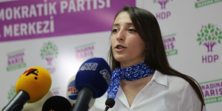 HDP Gençlik Meclisi: İktidar bütçeyi gençliğe değil savaşa ayırıyor HDP Gençlik Meclisi: İktidar bütçeyi gençliğe değil savaşa ayırıyor