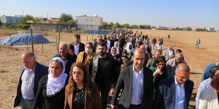 İnsanlık Yürüyüşü: Direnmekten başka çare yok İnsanlık Yürüyüşü: Direnmekten başka çare yok