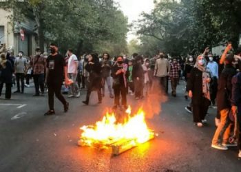 İranlılar Anket Grubu: Halkın yüzde 80’i rejime “hayır” dedi